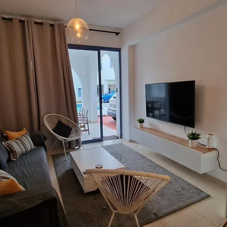 Apartment Blue Pearl With Pool In Kato Paphos